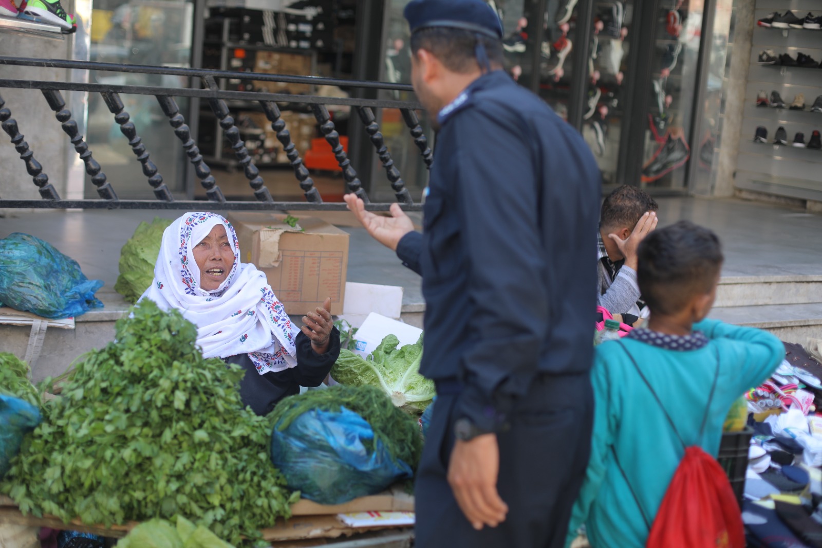 شرطة البلديات في رمضان.. عمل دؤوب لضبط الأسواق