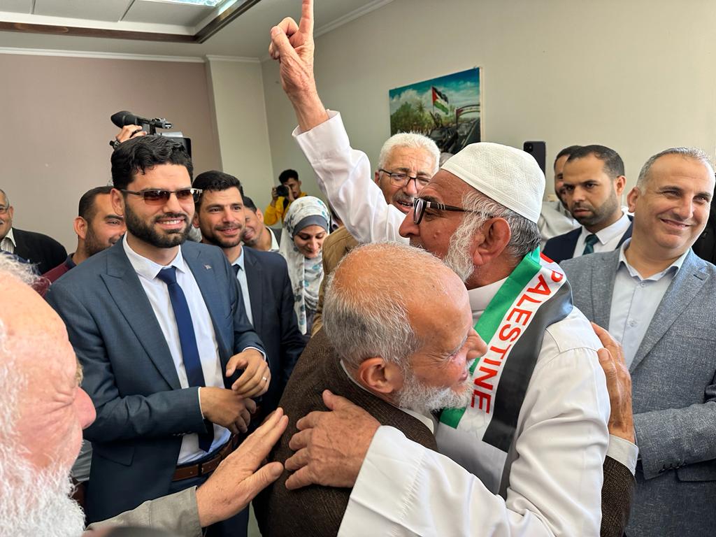 أطقم "المعابر" و" الداخلية" تسهل وصول الفوج الثاني من العائدين من السودان	