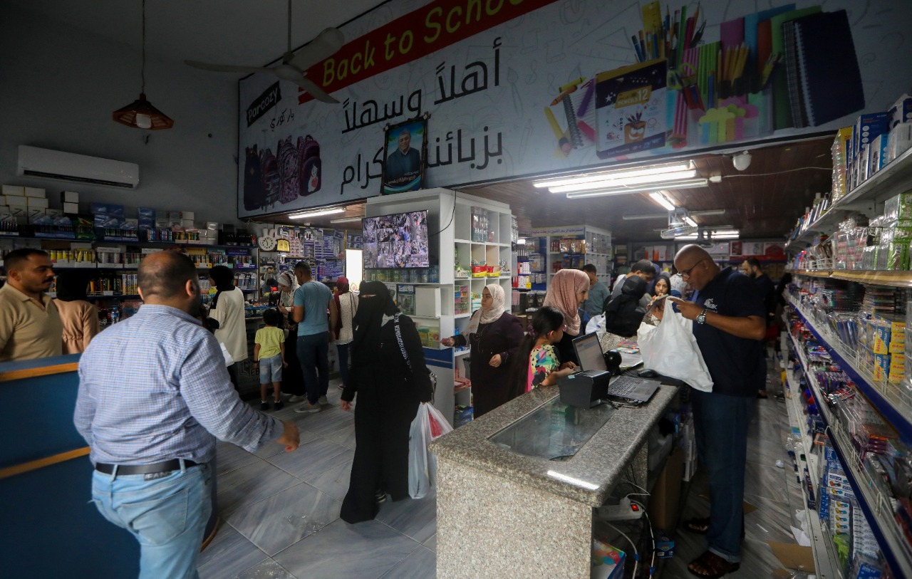 جانب من استعدادات المواطنين في غزة لبدء العام الدراسي الجديد