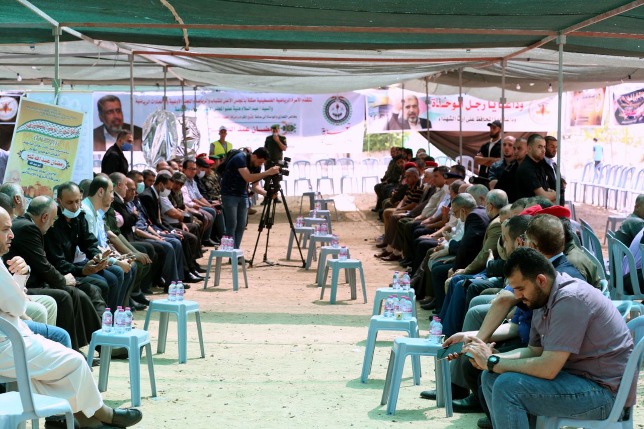 وفد حكومي رفيع يُقدم واجب العزاء بوفاة الراحل "شلّح"