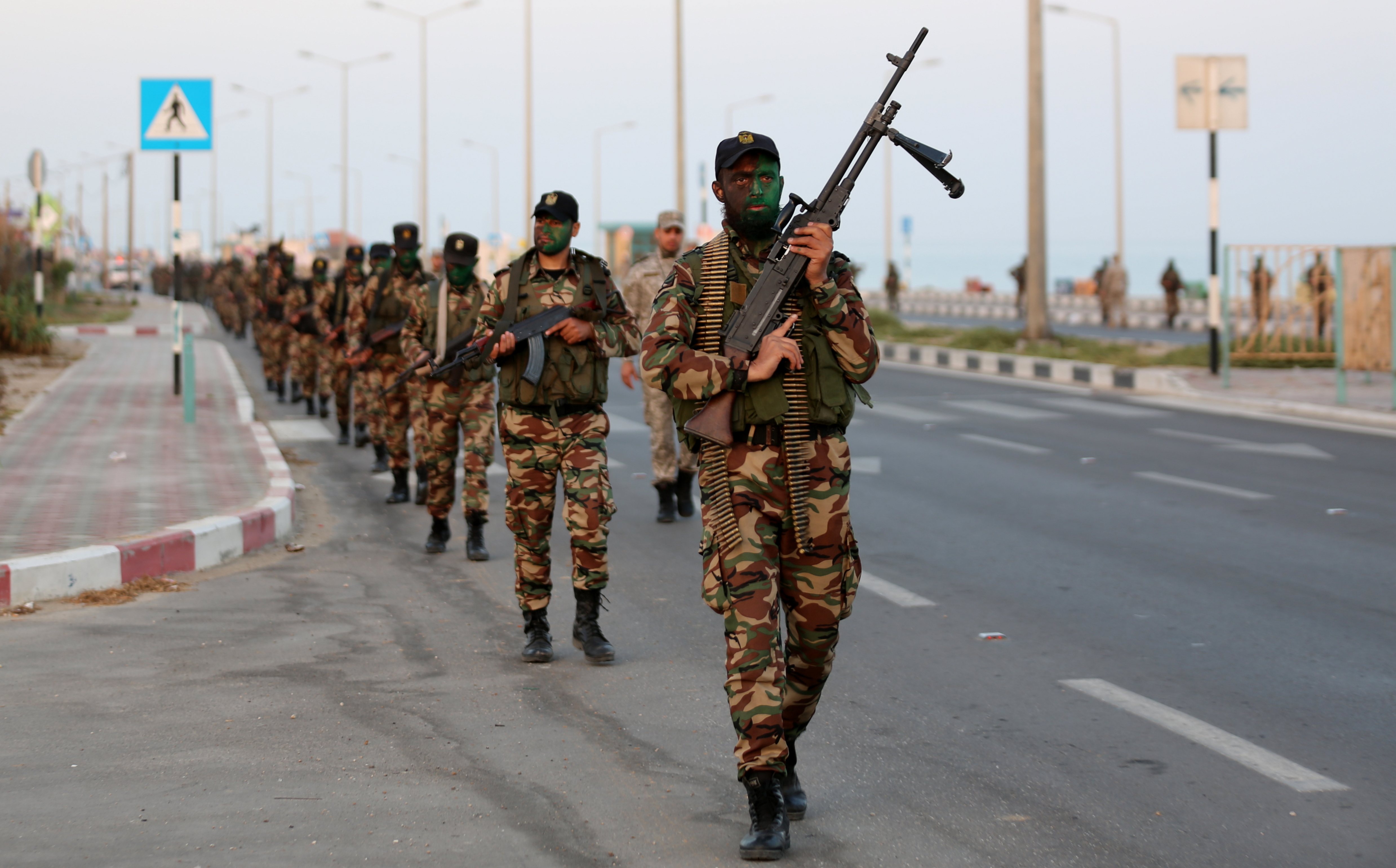 تخييم مغلق لدورتي قادة السرايا وتأهيل الضباط  بالأمن الوطني