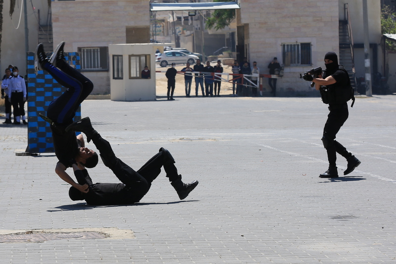 "كلية الرباط" تُخرج الفوج الثامن من بكالوريوس "القانون والشرطة"