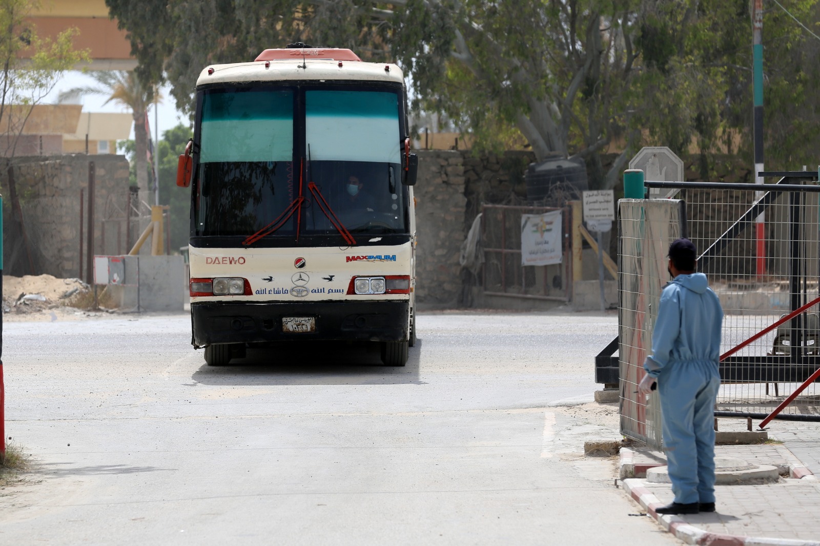 تسهيل وصول الفوج الثالث من العائدين عبر معبر رفح