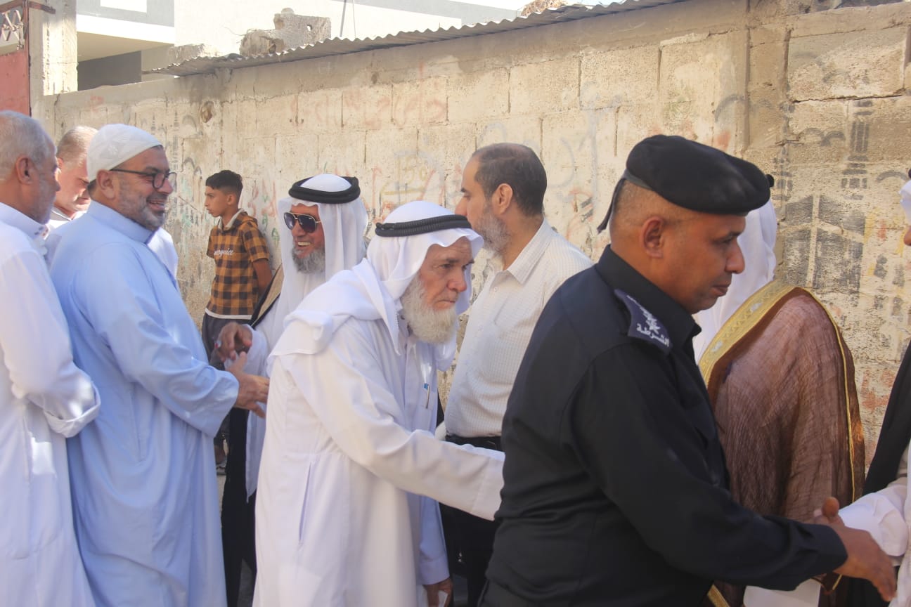 وفد من "الداخلية" يزور عائلة الصوفي برفح