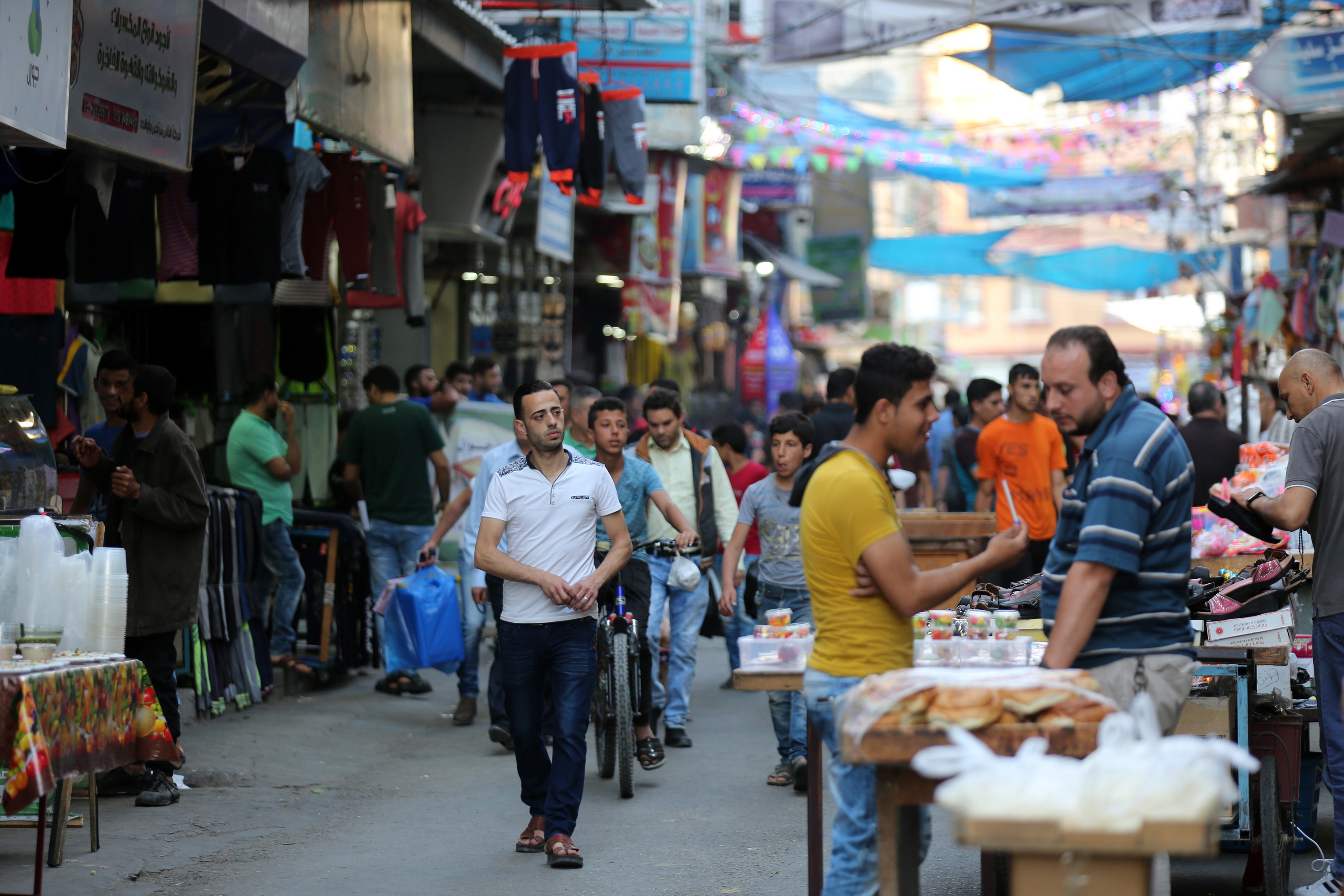 أسواق غزة في أيام شهر رمضان 