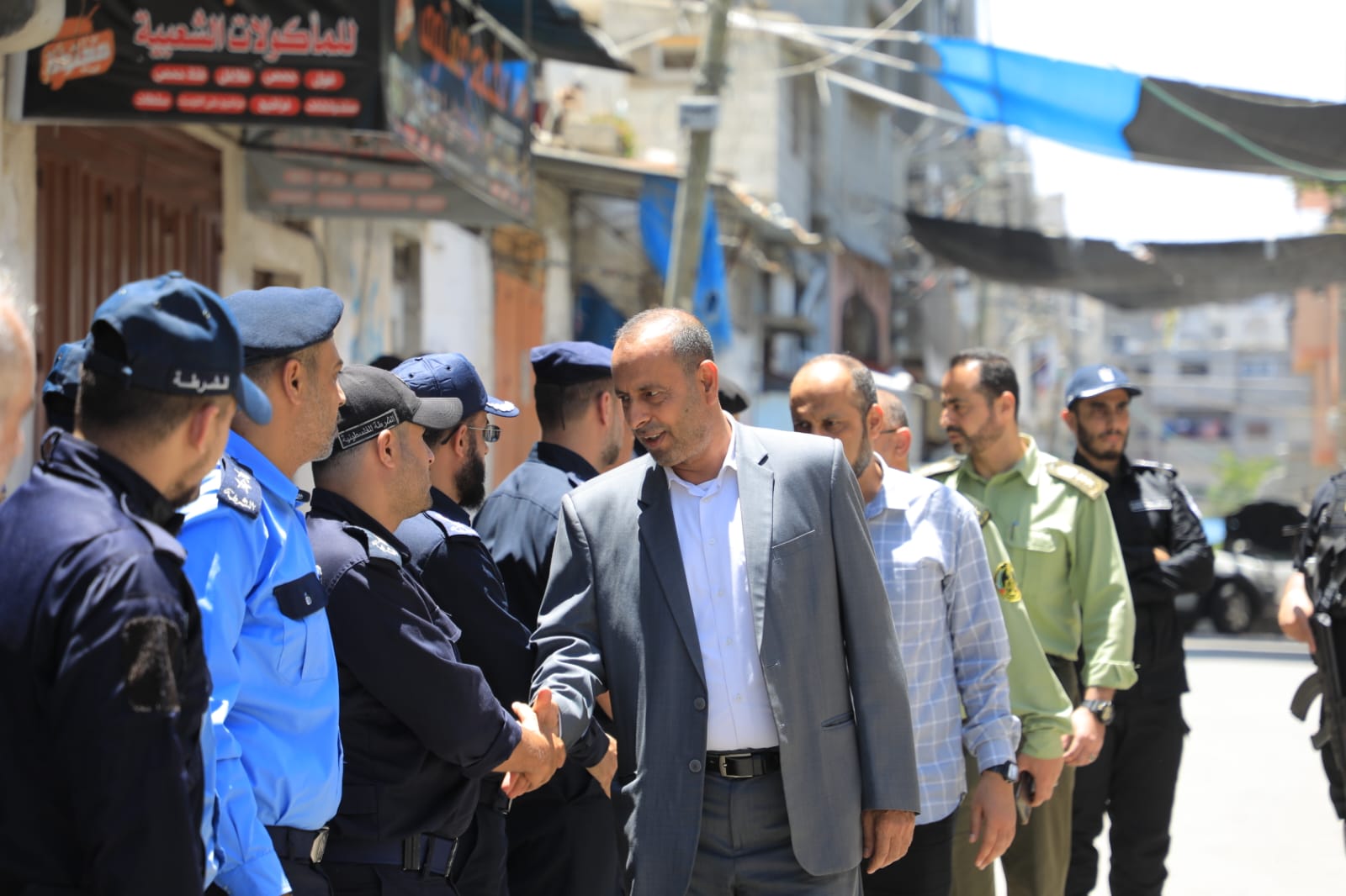 "قيادة الداخلية" تشارك في بيت عزاء شهيد الواجب ملازم "خالد محمد مصلح"