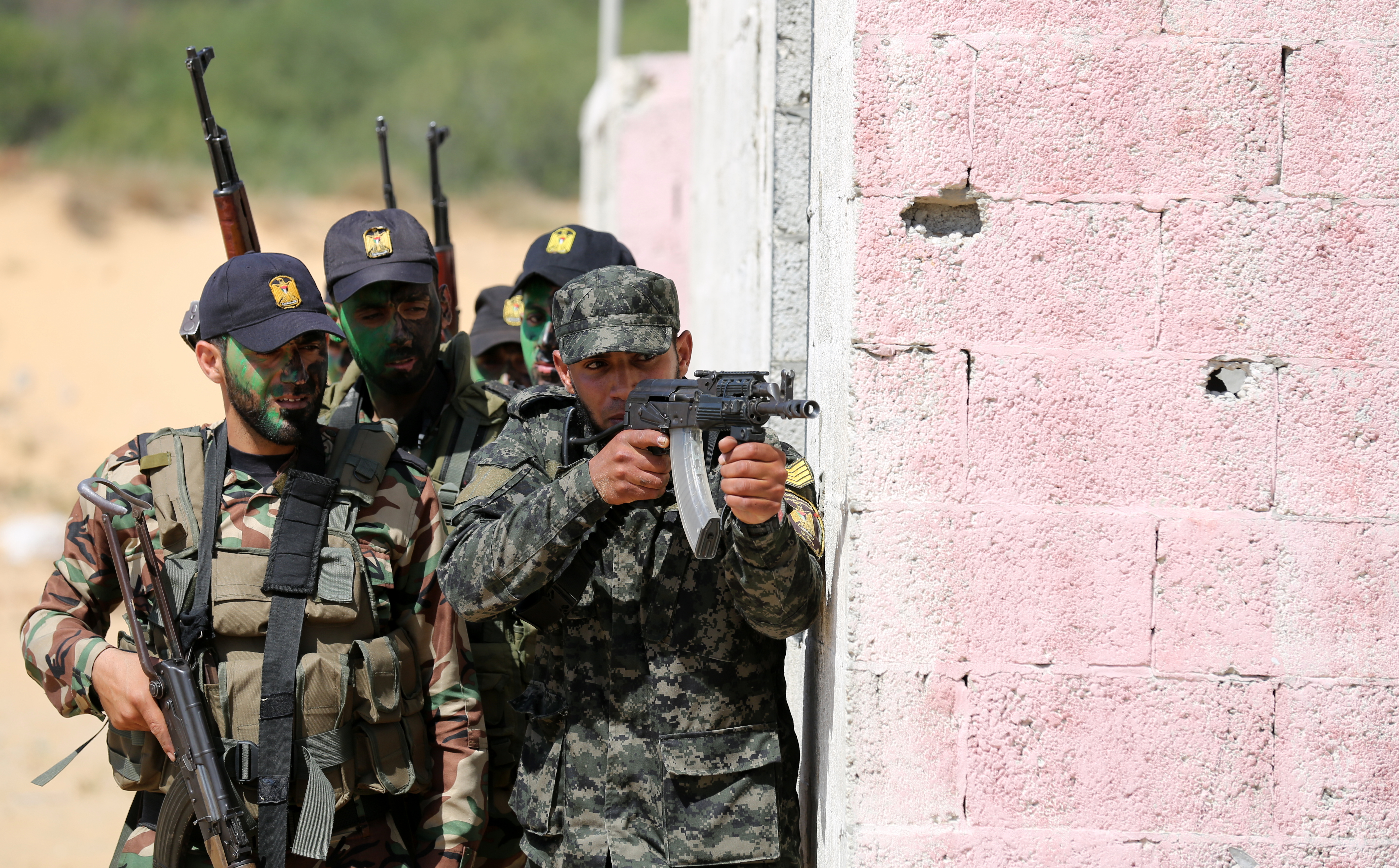 تخييم مغلق لدورتي قادة السرايا وتأهيل الضباط  بالأمن الوطني