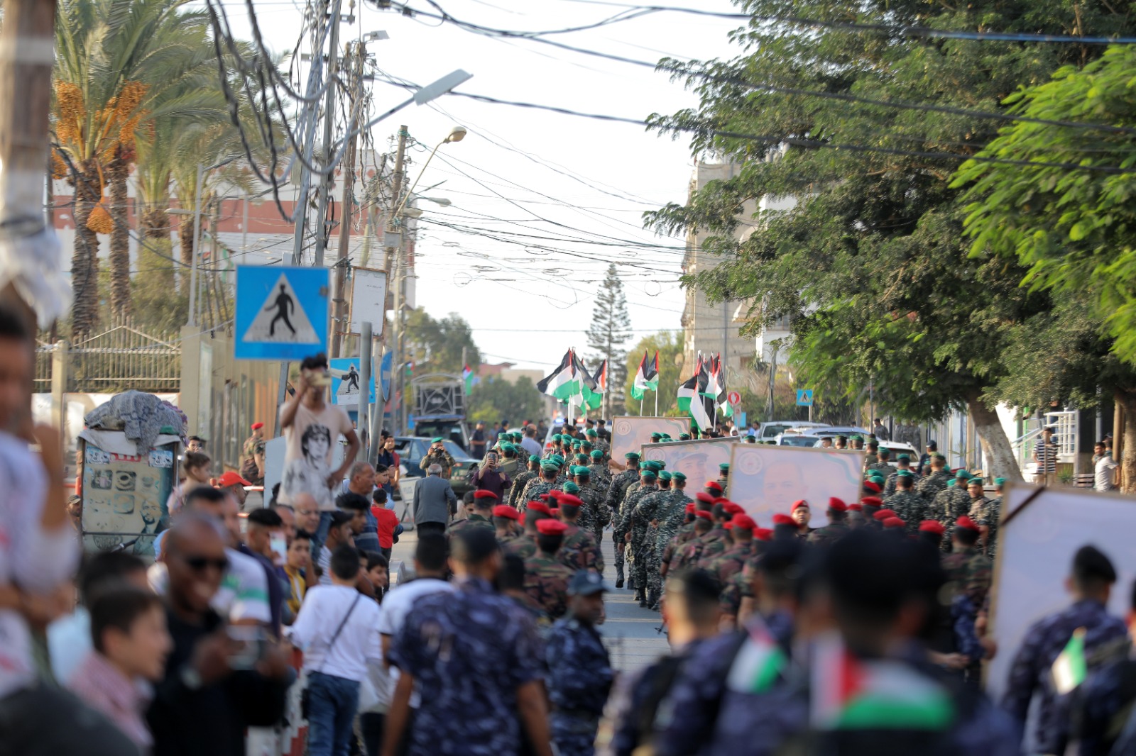 "الداخلية" تُنظم مسيراً عسكرياً تكريماً لشهداء الأجهزة الأمنية بالضفة