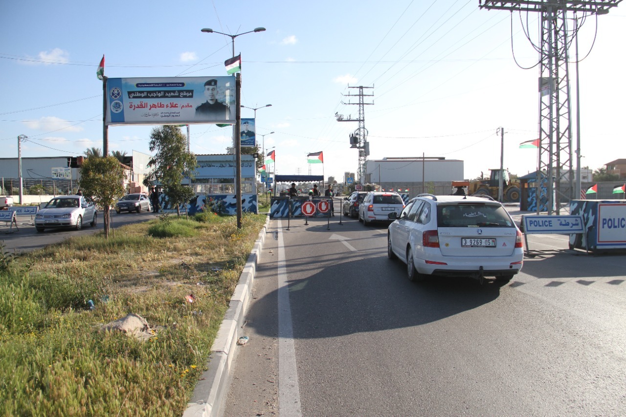 صور.. يوم رمضاني على حاجز شرطي (موقع الشهيد علاء القدرة) شرق محافظة خانيونس
