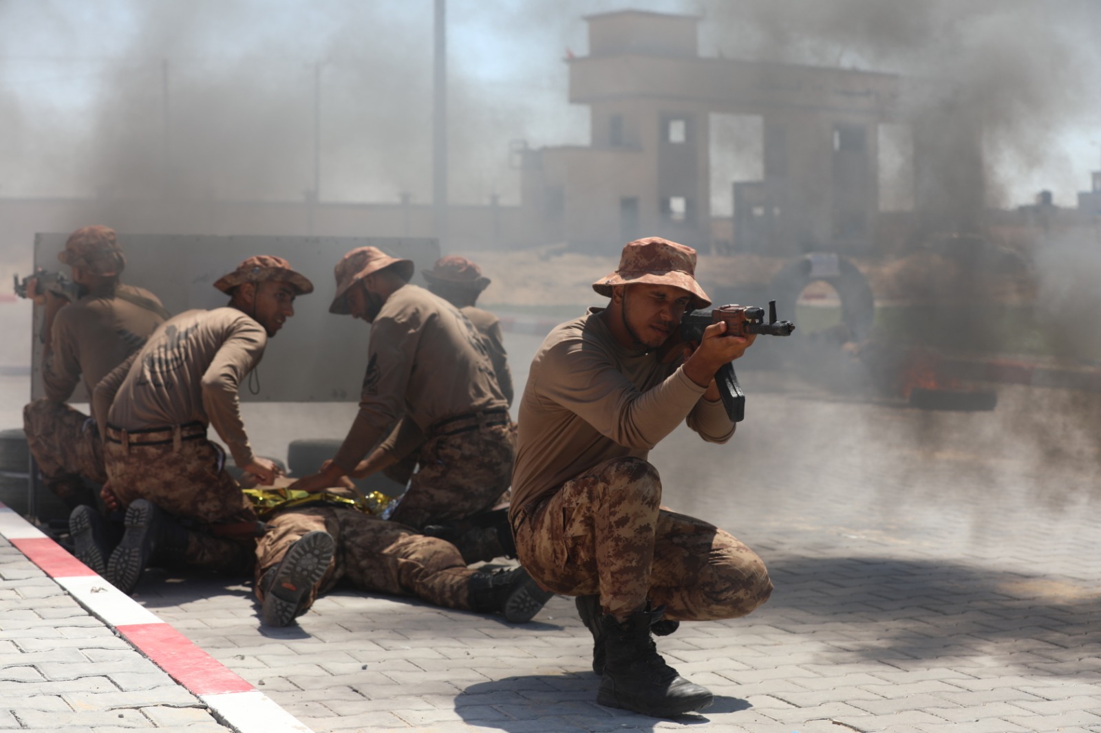 تدريبات دورة "الصاعقة الثالثة" لطلاب كلية الرباط بخان يونس