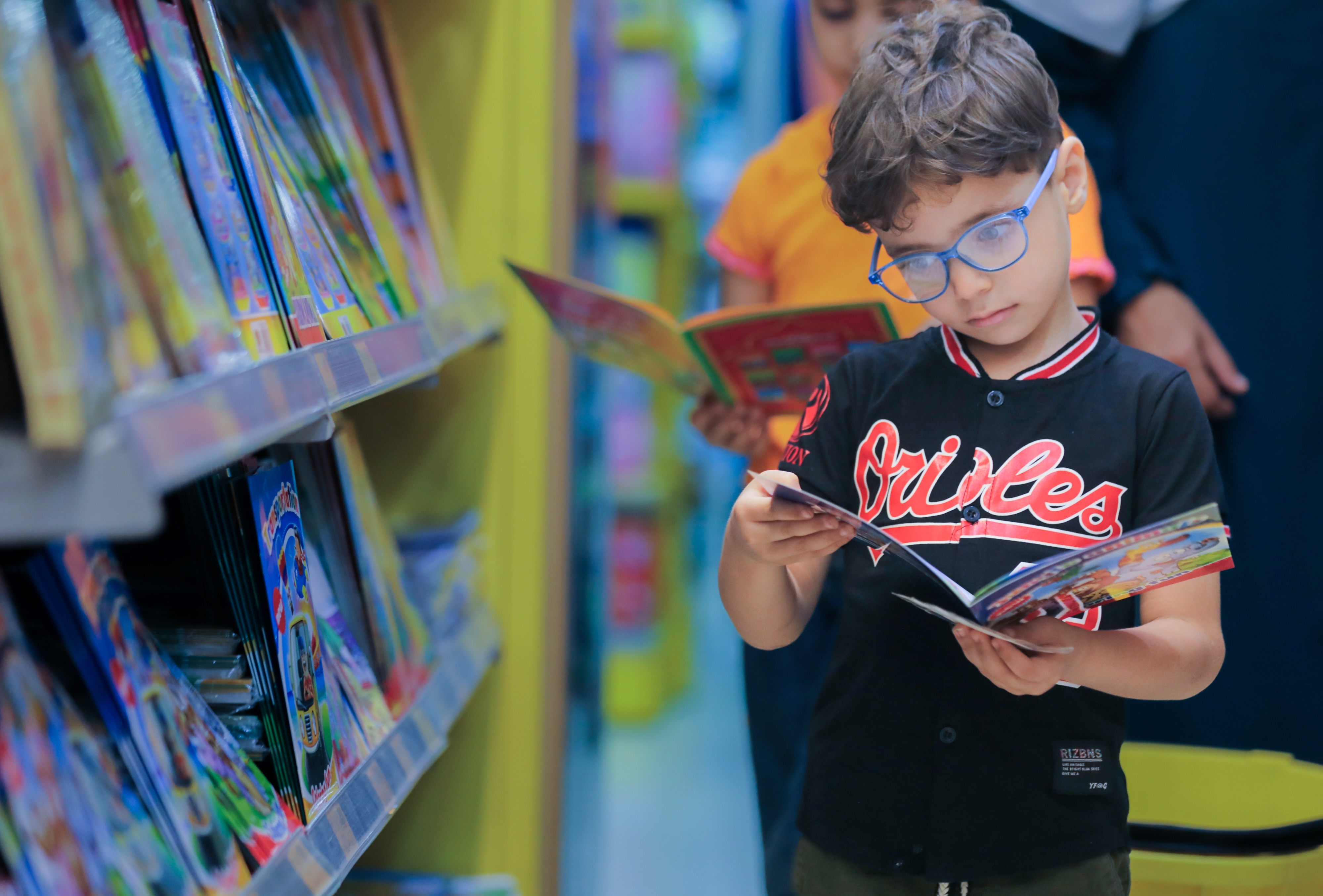 استعدادات المواطنين في غزة لاستقبال العام الدراسي الجديد 