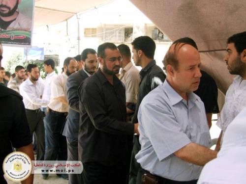 وفد من وزارة الداخلية يعزي اهالي الشهداء