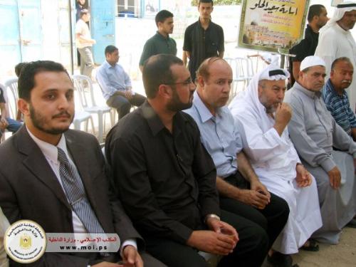 وفد من وزارة الداخلية يعزي اهالي الشهداء