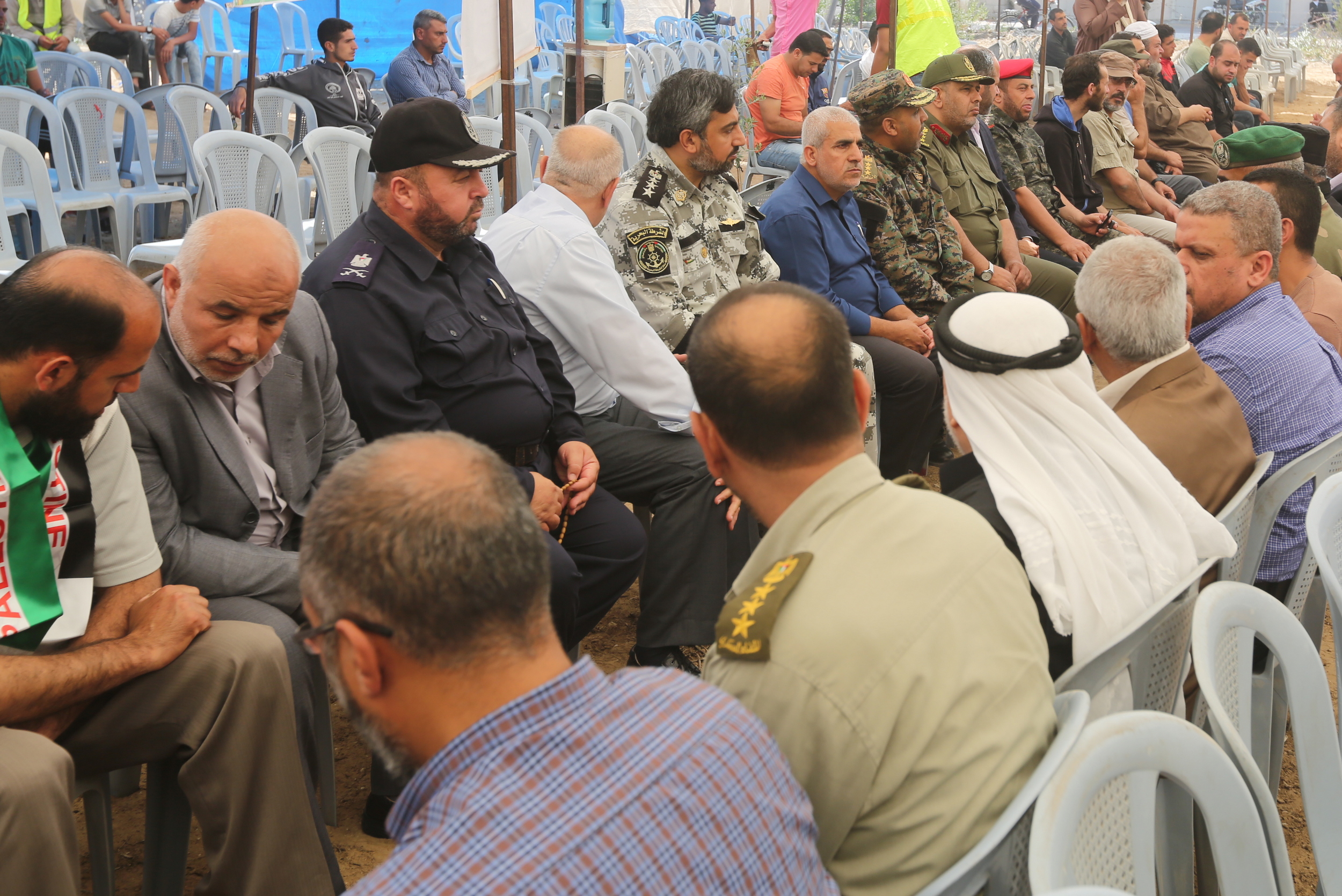 قيادة "الداخلية" تقدم واجب العزاء لذوي شهداء الوزارة في مسيرات العودة بذكرى النكبة