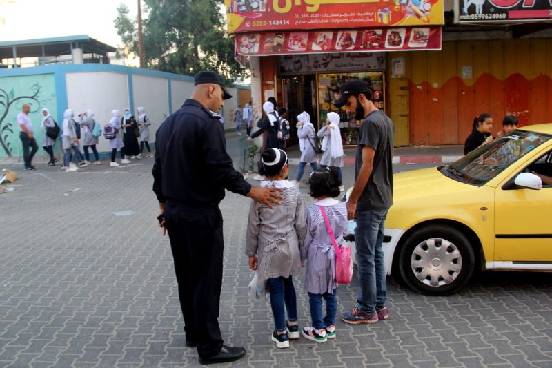 انتشار الشرطة لتسهيل الحركة المرورية مع بدء العام الدراسي الجديد