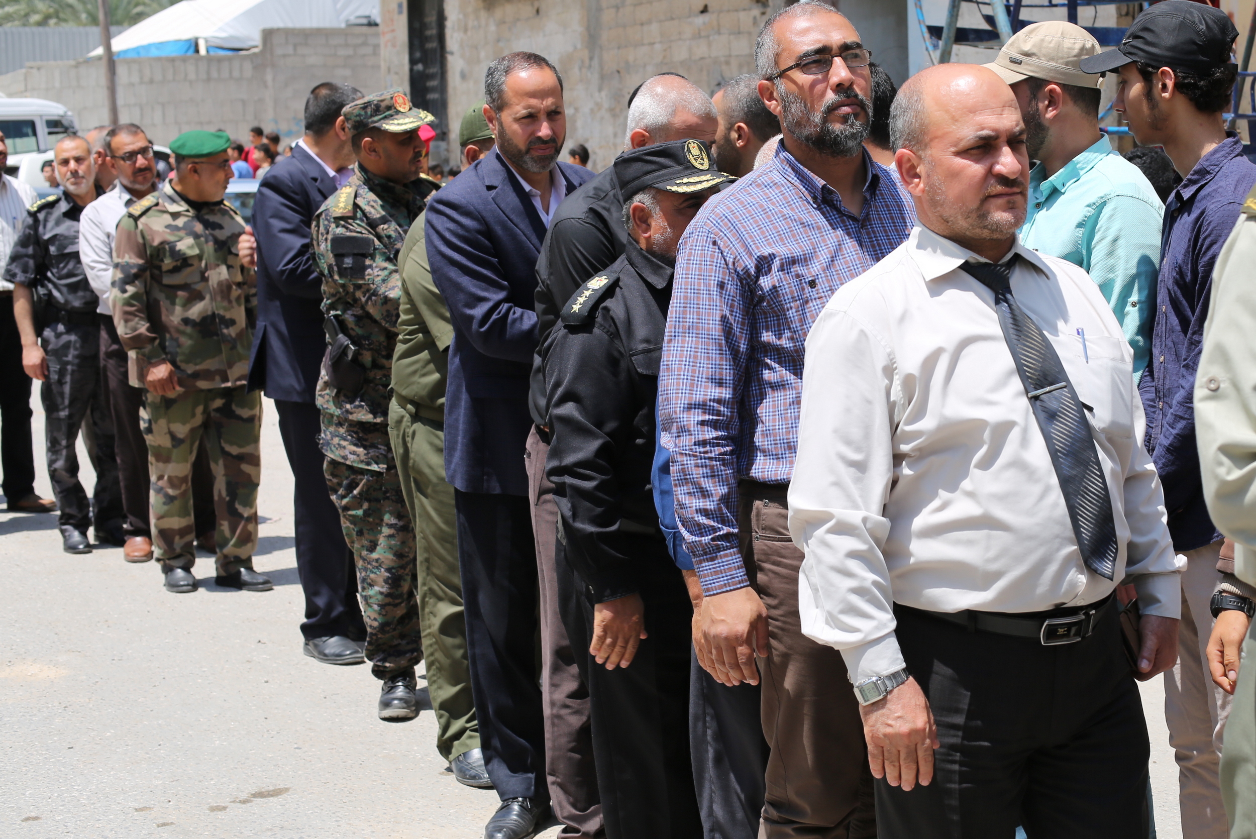 قيادة "الداخلية" تقدم واجب العزاء لذوي شهداء الوزارة في مسيرات العودة بذكرى النكبة