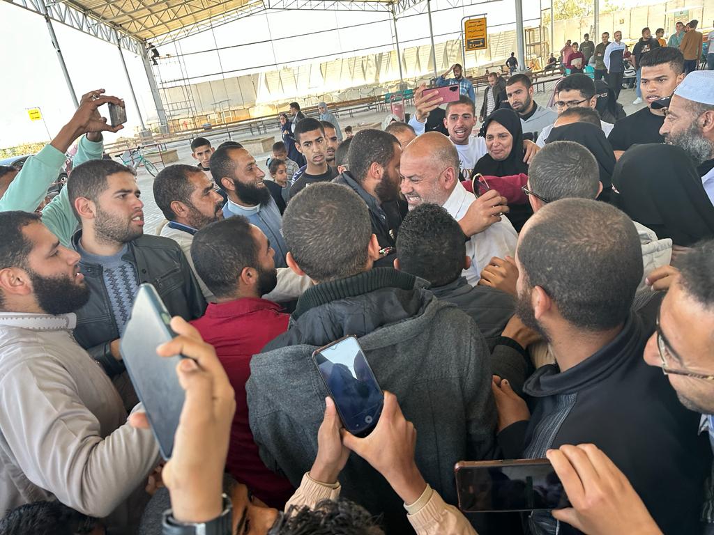 أطقم "المعابر" و" الداخلية" تسهل وصول الفوج الثاني من العائدين من السودان	