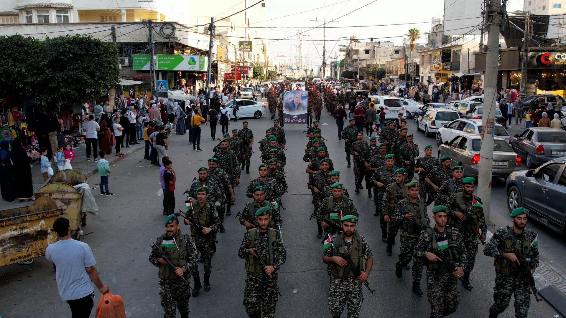 "الداخلية" تُنظم مسيراً عسكرياً تكريماً لشهداء الأجهزة الأمنية بالضفة