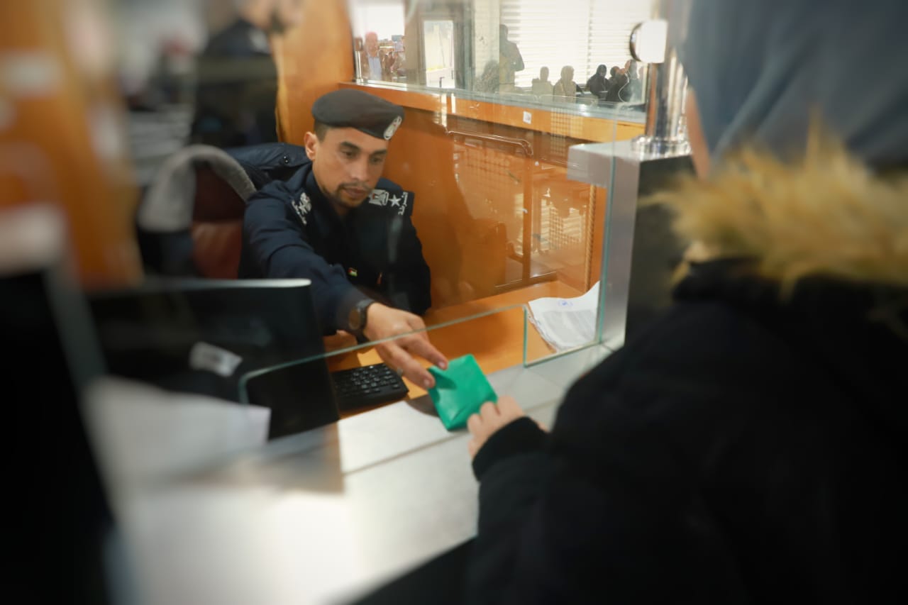 صور أطقم "المعابر" تُسهل مغادرة فوج المعتمرين الثالث (12 ديسمبر)