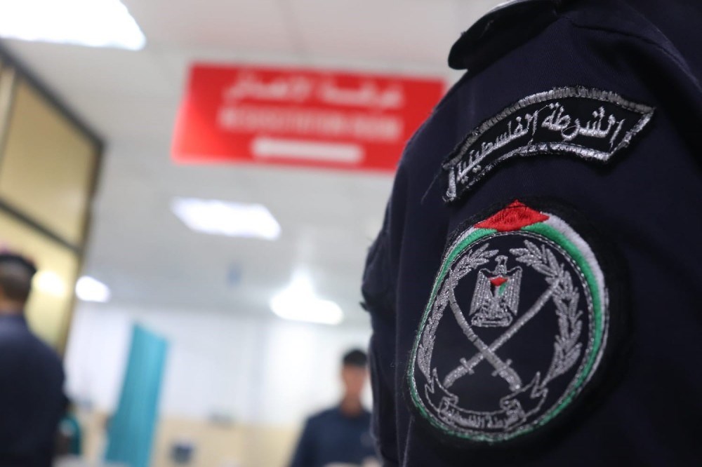 قسم الشكاوى بشرطة النصيرات يُنهي خلافًا ماليًا بقيمة 100 ألف دولار