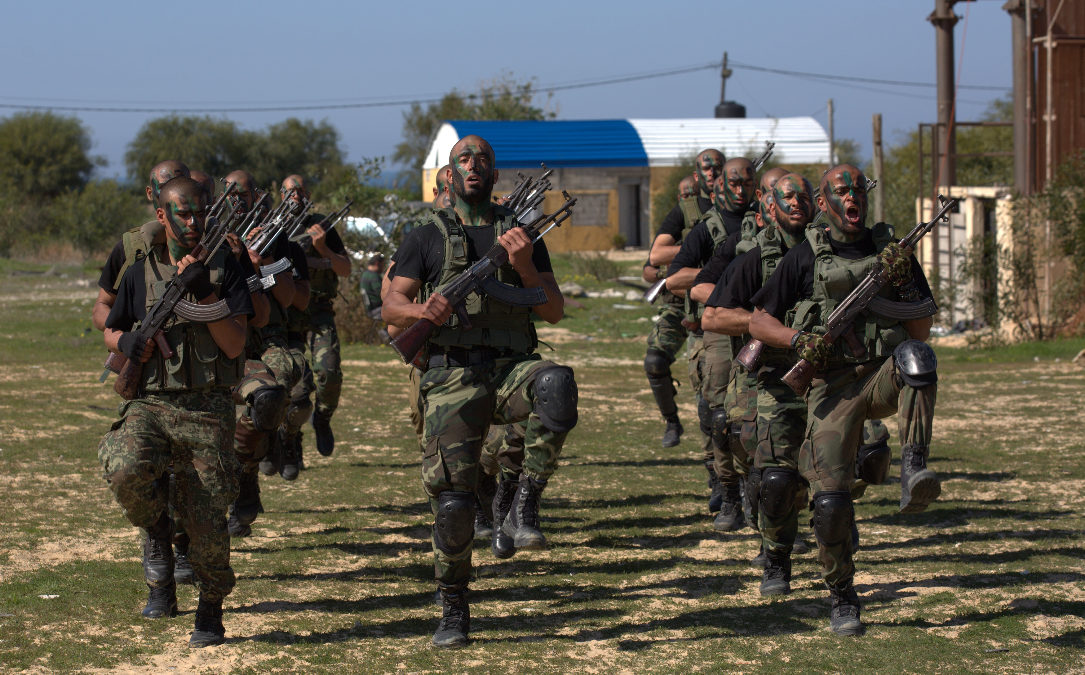 تدريبات ميـدانية لدورة المستجدين "الخاصة بوظائف الأفراد"