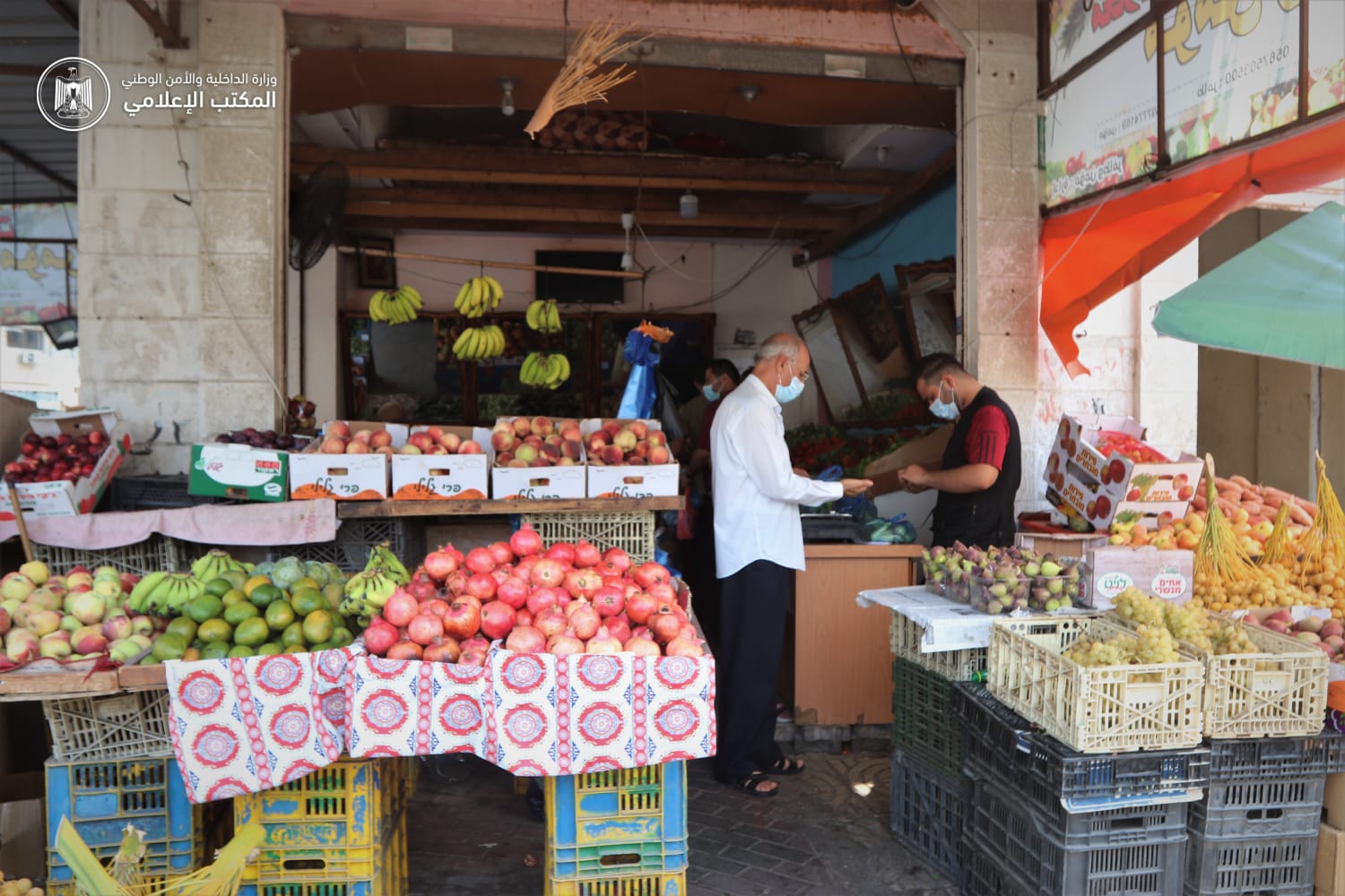 حركة المواطنين بمدينة غزة في ظل تخفيف حظر التجوال بعدد من المناطق
