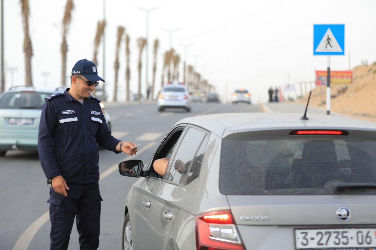 أجواء اصطياف المواطنين بغزة على شاطئ البحر وعمل أجهزة الداخلية في توفير الأجواء الملائمة