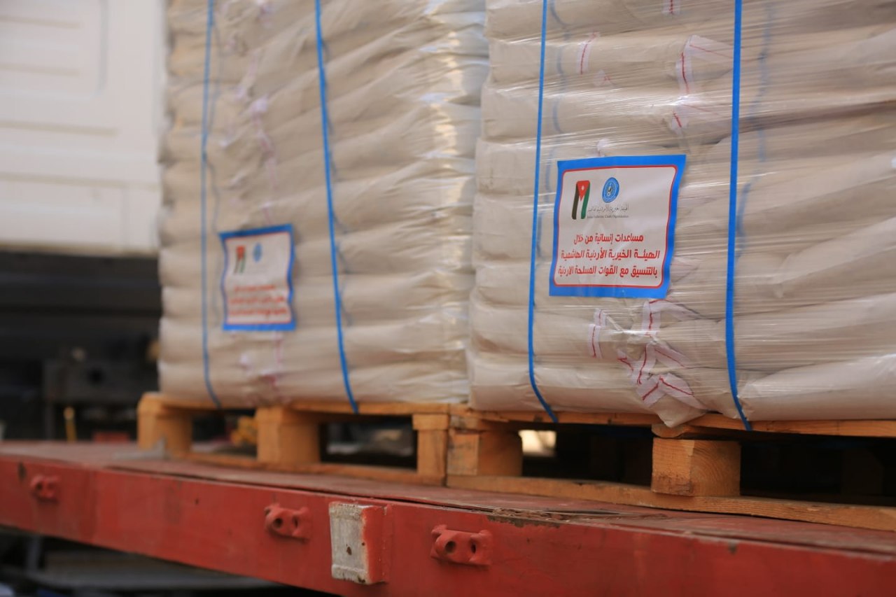 "الشرطة العسكرية" تؤمن وصول مساعدات أردنية لغزة