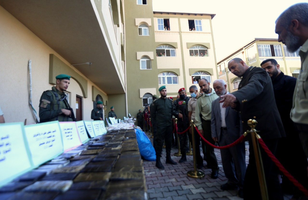 مؤتمر صحفي لإتلاف مواد مخدرة والإعلان عن أحكام قضائية بحق عدد من التجار والمروجين