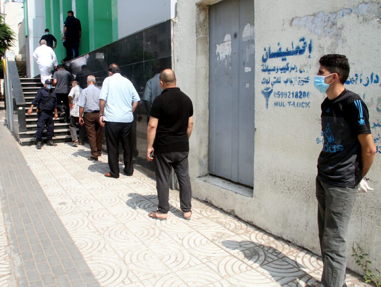 أجهزة الداخلية تُنظم صرف المنحة القطرية