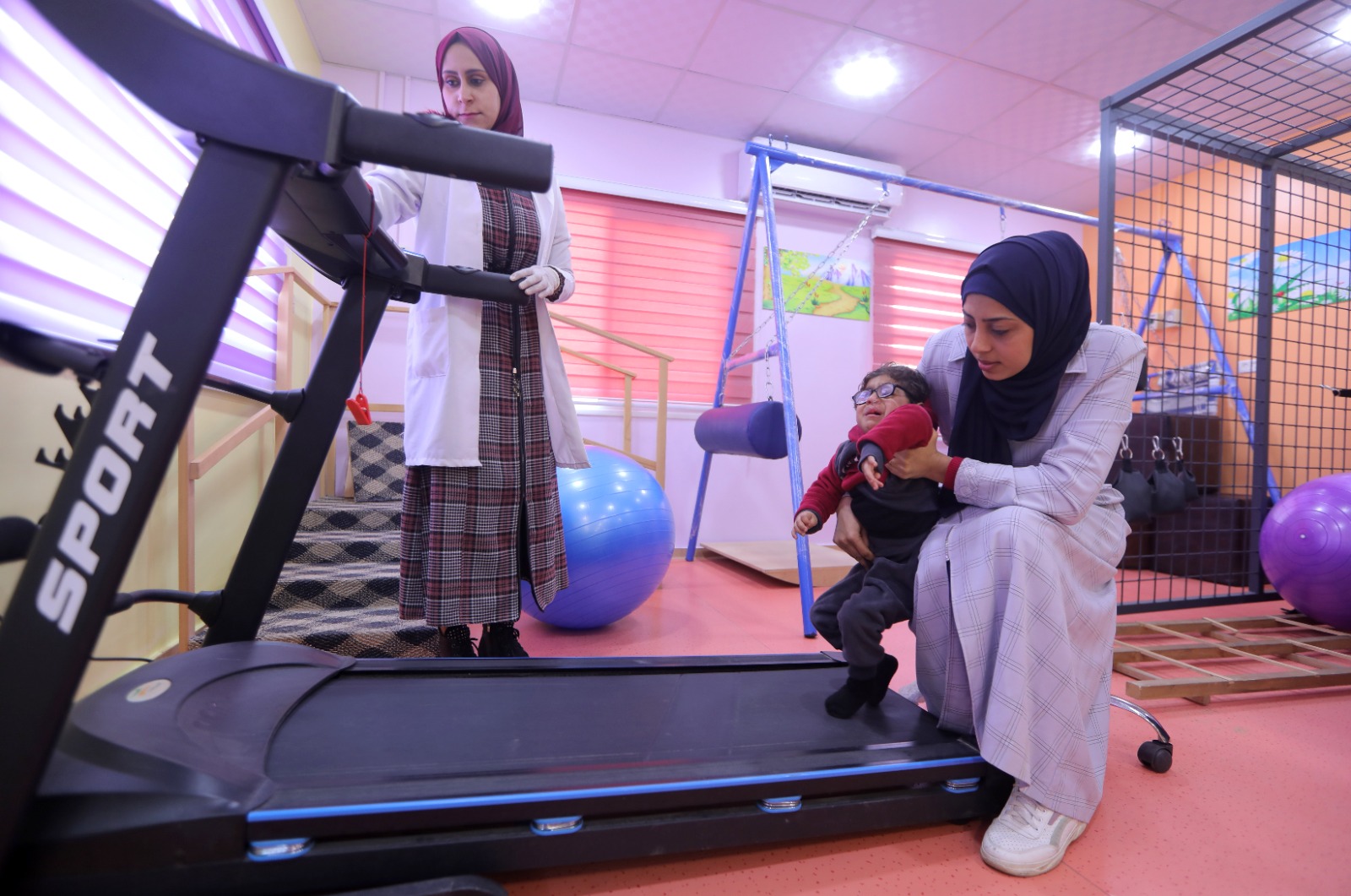 "العلاج الطبيعي" بمستشفى كمال عدوان .. خدمة نوعية ورعاية مُتكاملة