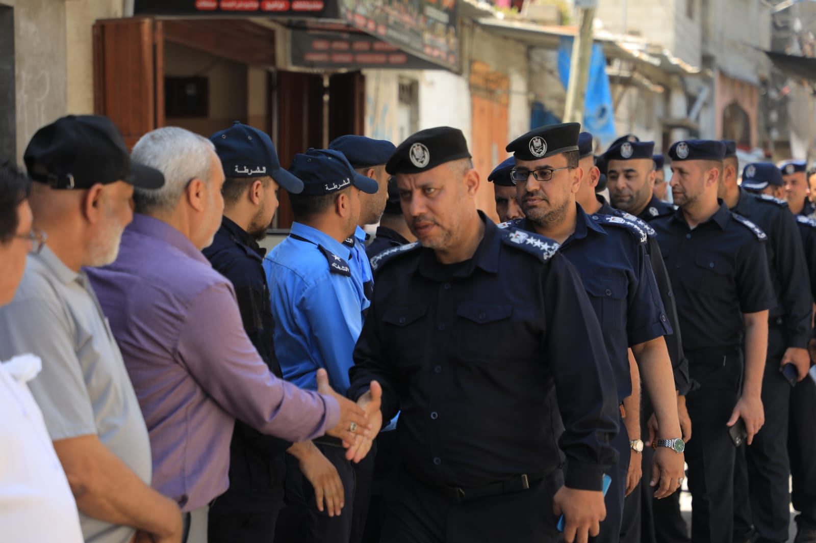 "قيادة الداخلية" تشارك في بيت عزاء شهيد الواجب ملازم "خالد محمد مصلح"