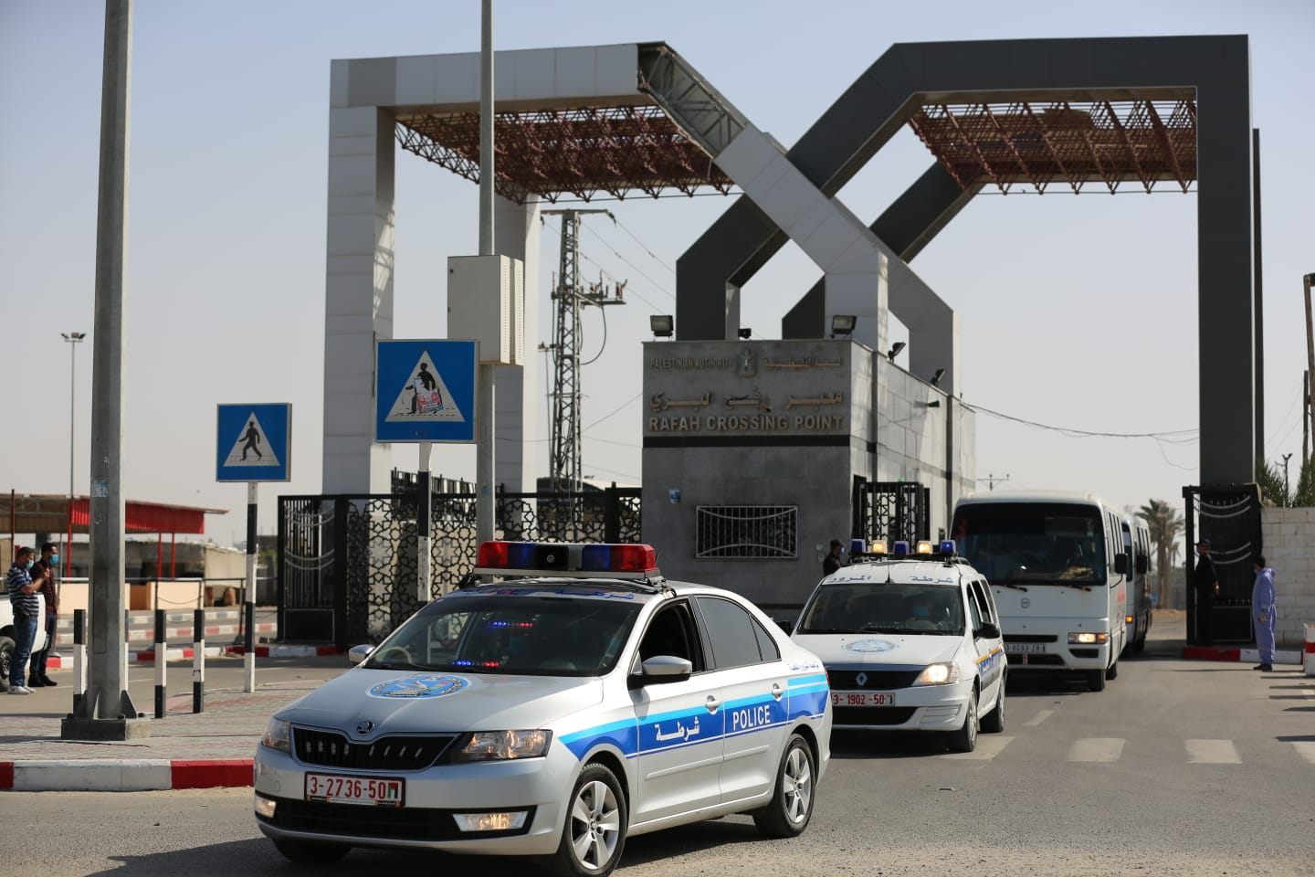 وصول أعداد من العالقين في مصر عبر معبر رفح