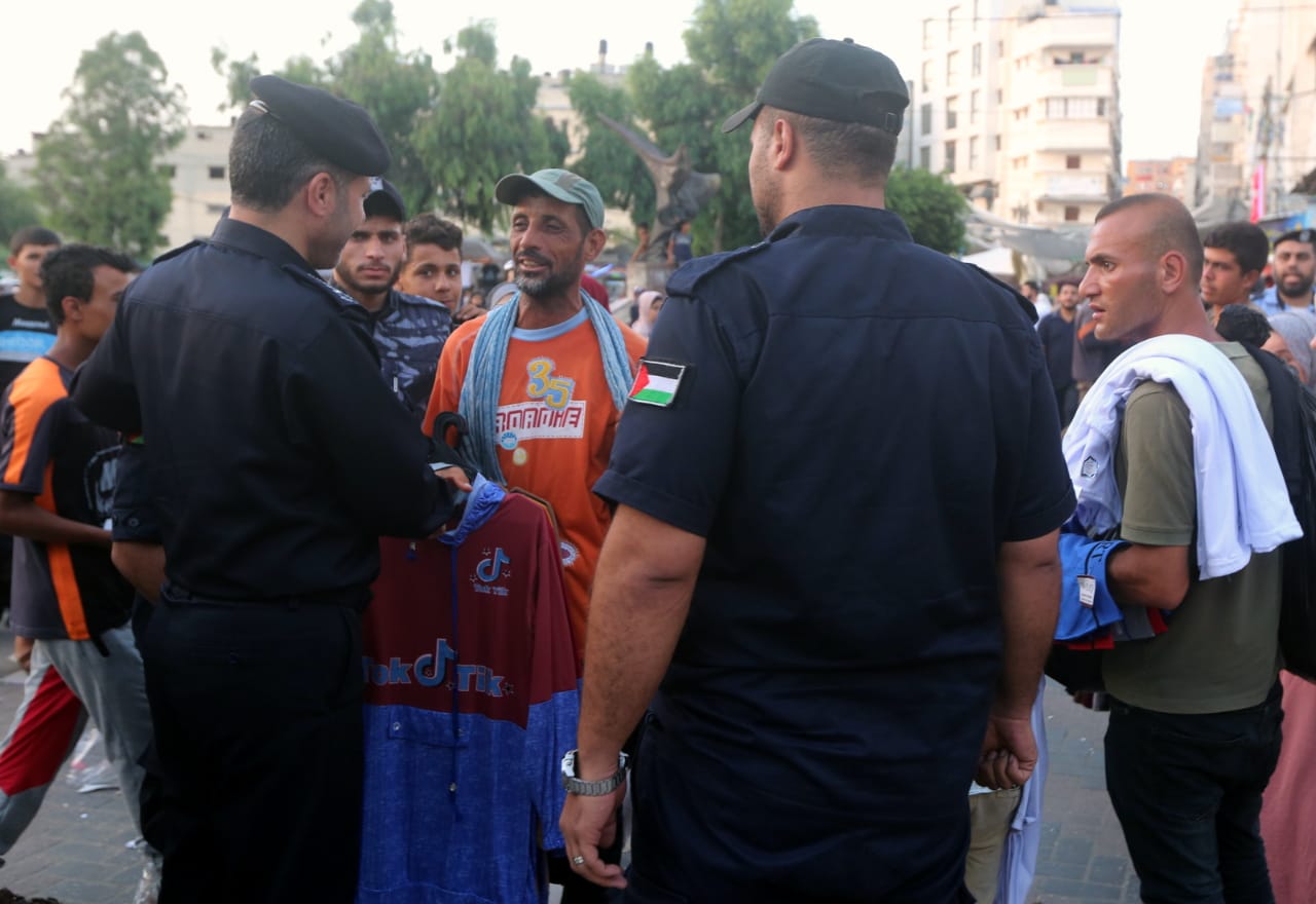 الشرطة تُسهل حركة المواطنين عشية عيد الأضحى المبارك