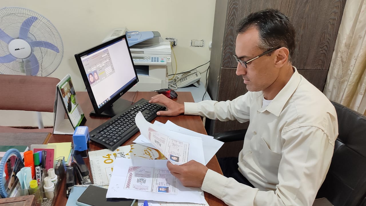 "لجان الطوارئ بالشق المدني" تُنجز 1438 معاملة للمواطنين خلال العدوان