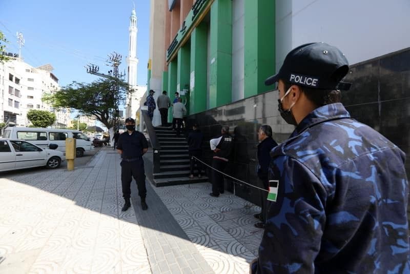 الشرطة تنظم صرف المنحة القطرية