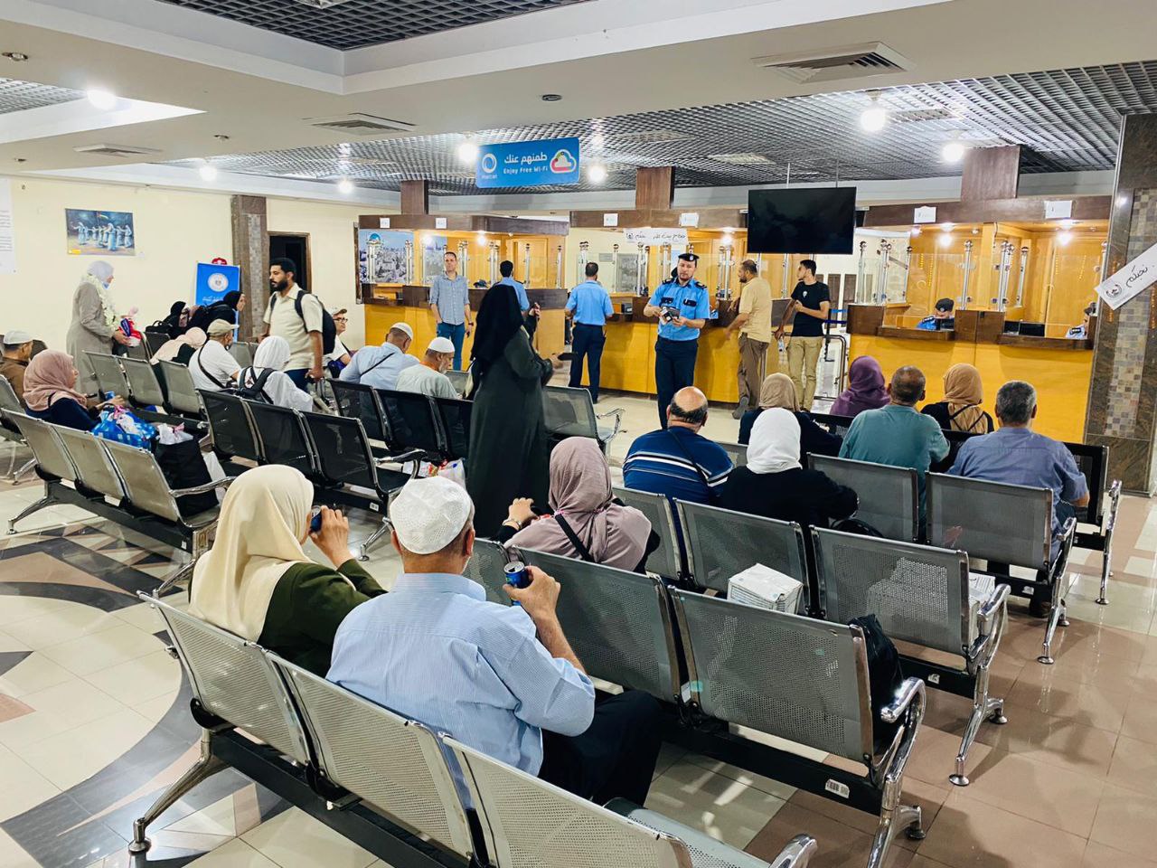 أطقم "المعابر" تسهل وصول الفوج الأول من الحجاج عبر معبر رفح