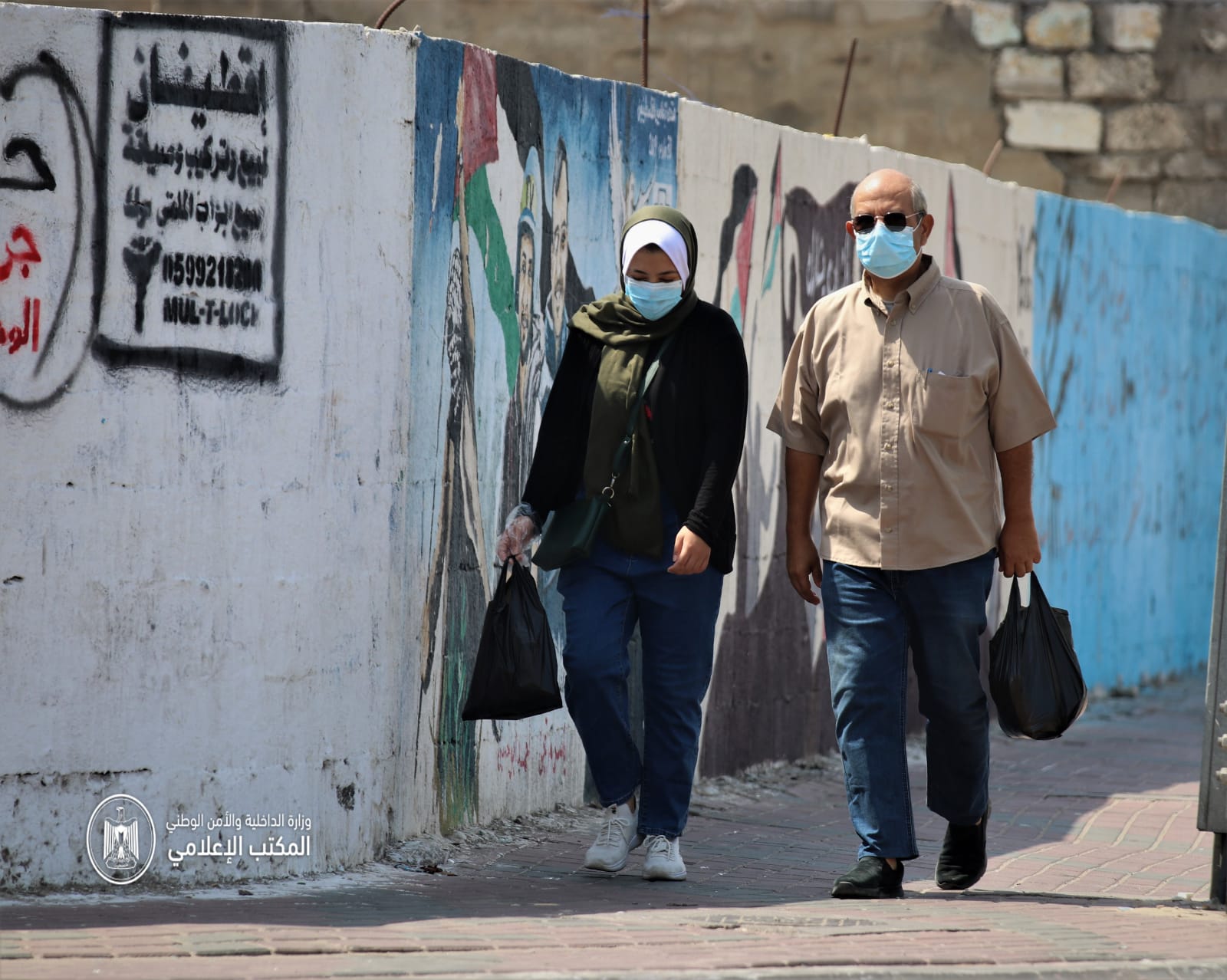 حركة المواطنين بمدينة غزة في ظل تخفيف حظر التجوال بعدد من المناطق