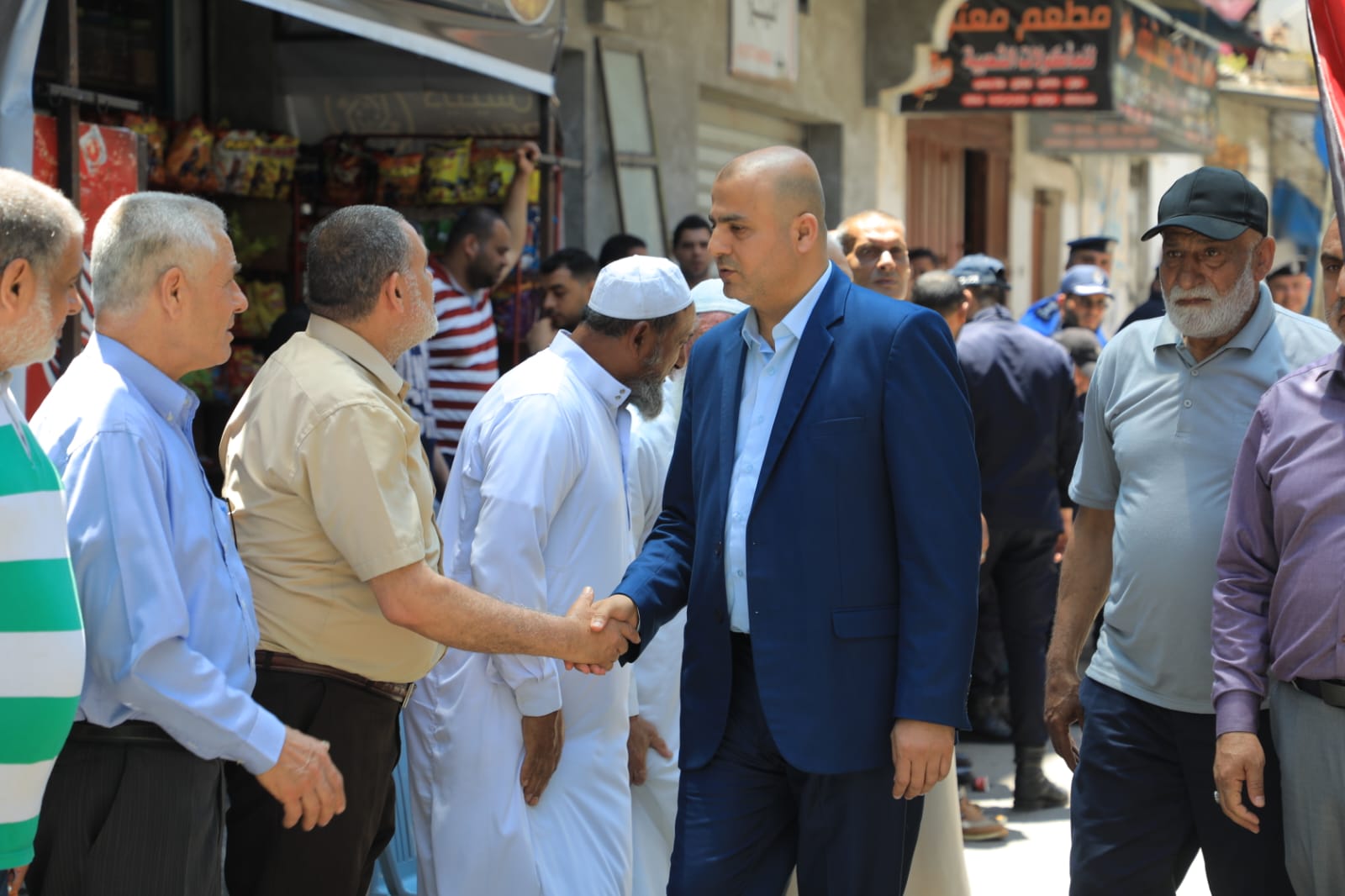 "قيادة الداخلية" تشارك في بيت عزاء شهيد الواجب ملازم "خالد محمد مصلح"