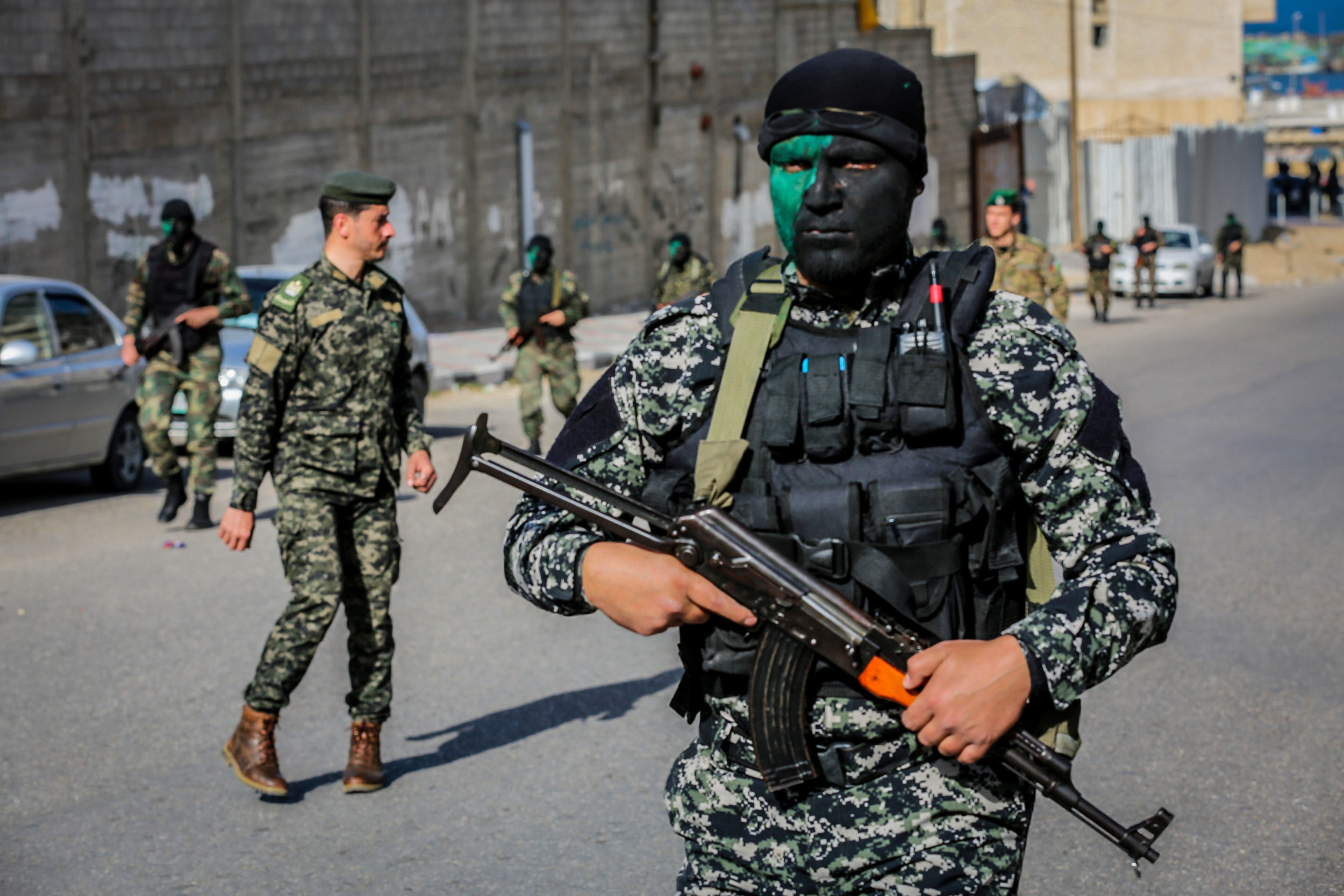 مسير عسكري لدورات قادة السرايا 5، وتأهيل الضباط 15، وصف ضباط 16 بقوات الأمن الوطني