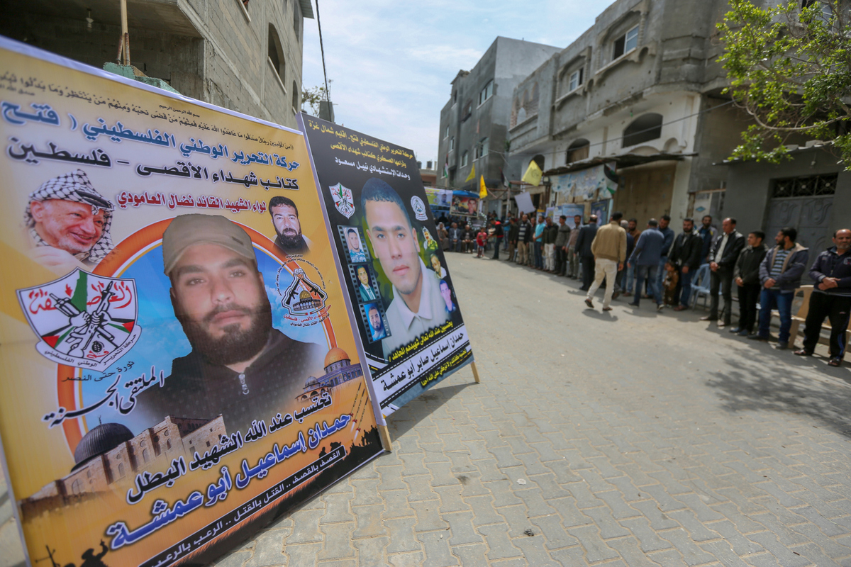 قيادة الداخلية تُقدم واجب العزاء لذوي شهداء مسيرة العودة