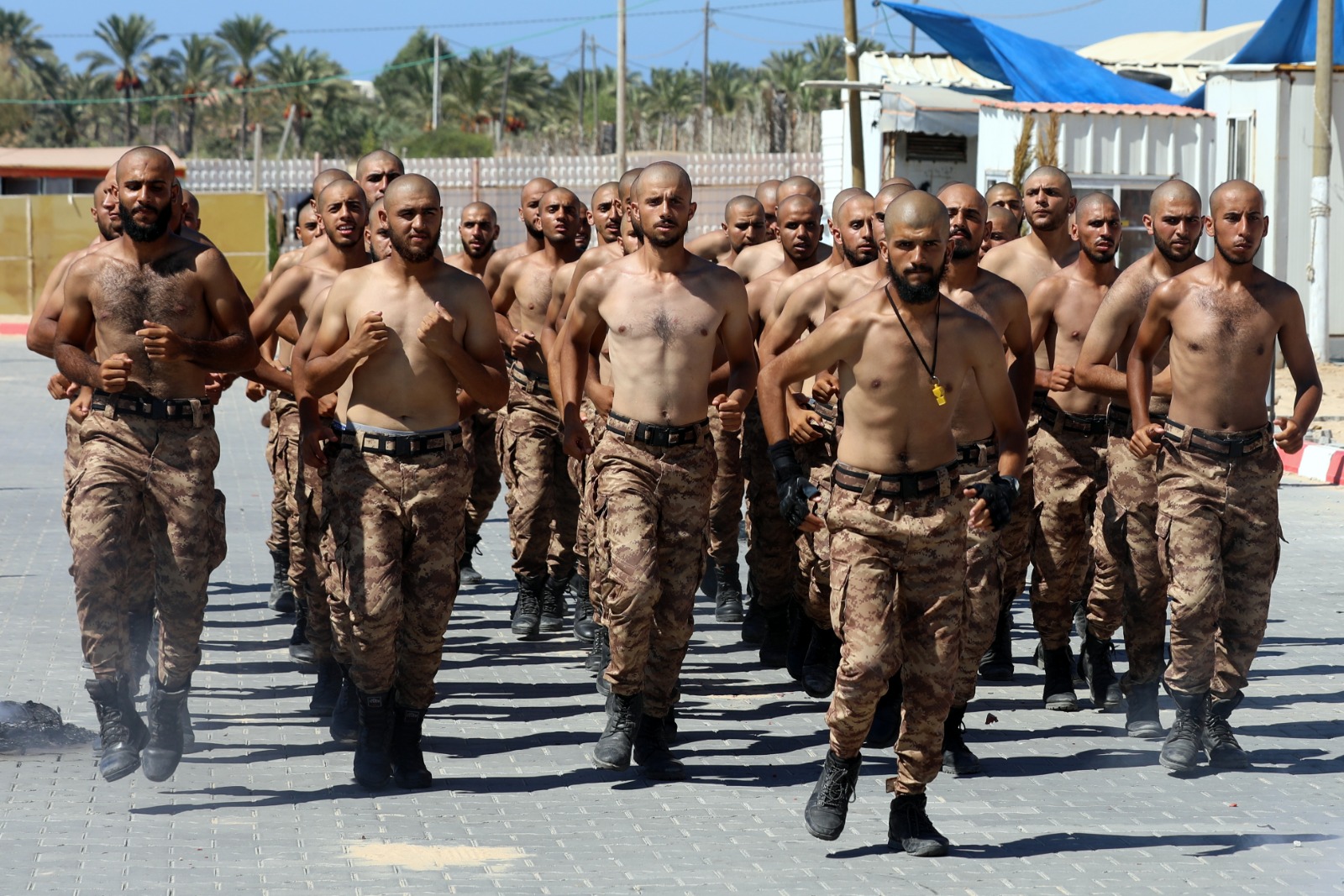 تدريبات دورة "الصاعقة الثالثة" لطلاب كلية الرباط بخان يونس