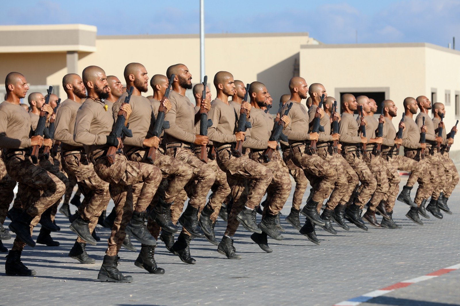 تدريبات دورة "الصاعقة الثالثة" لطلاب كلية الرباط بخان يونس