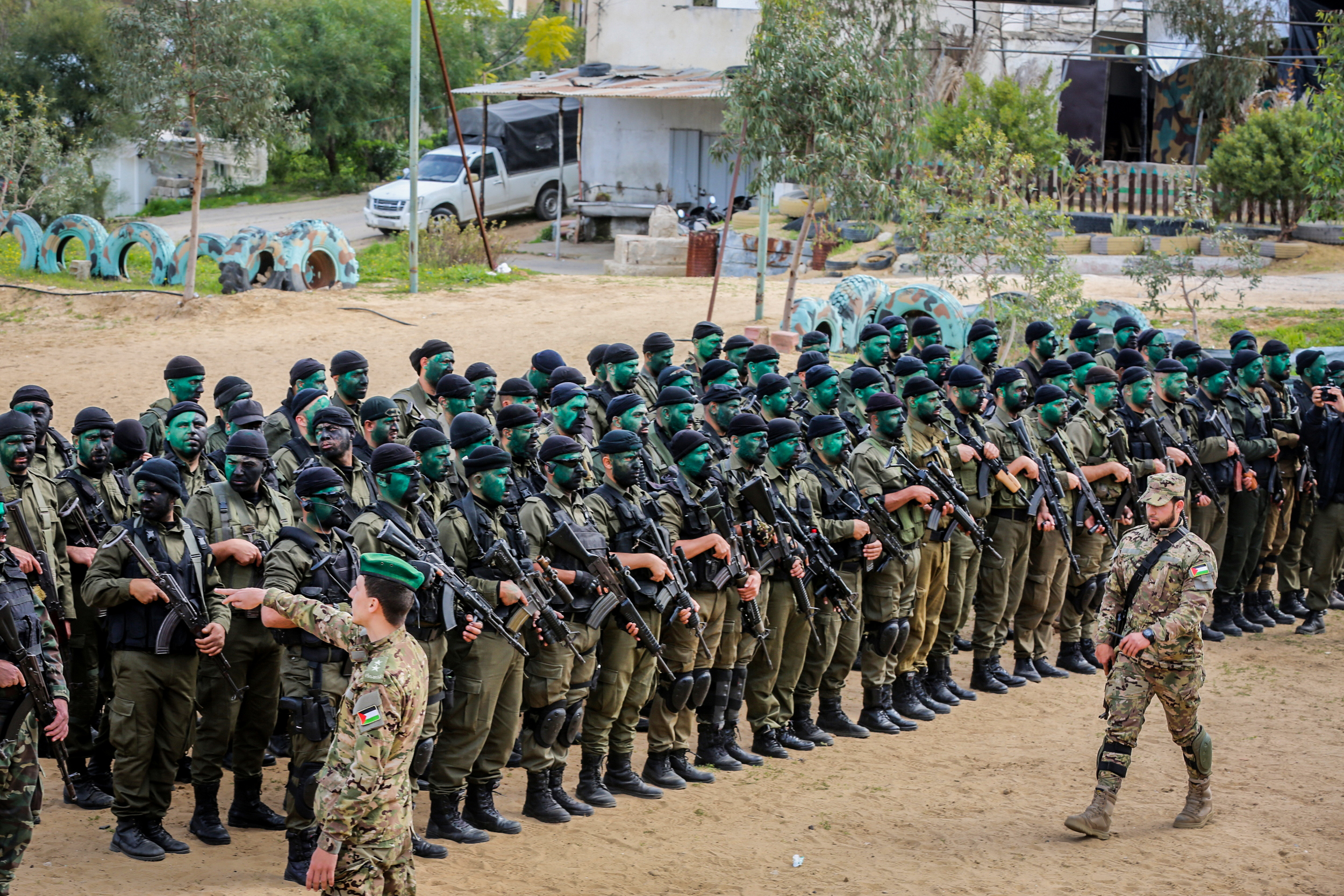 مسير عسكري لدورات قادة السرايا 5، وتأهيل الضباط 15، وصف ضباط 16 بقوات الأمن الوطني