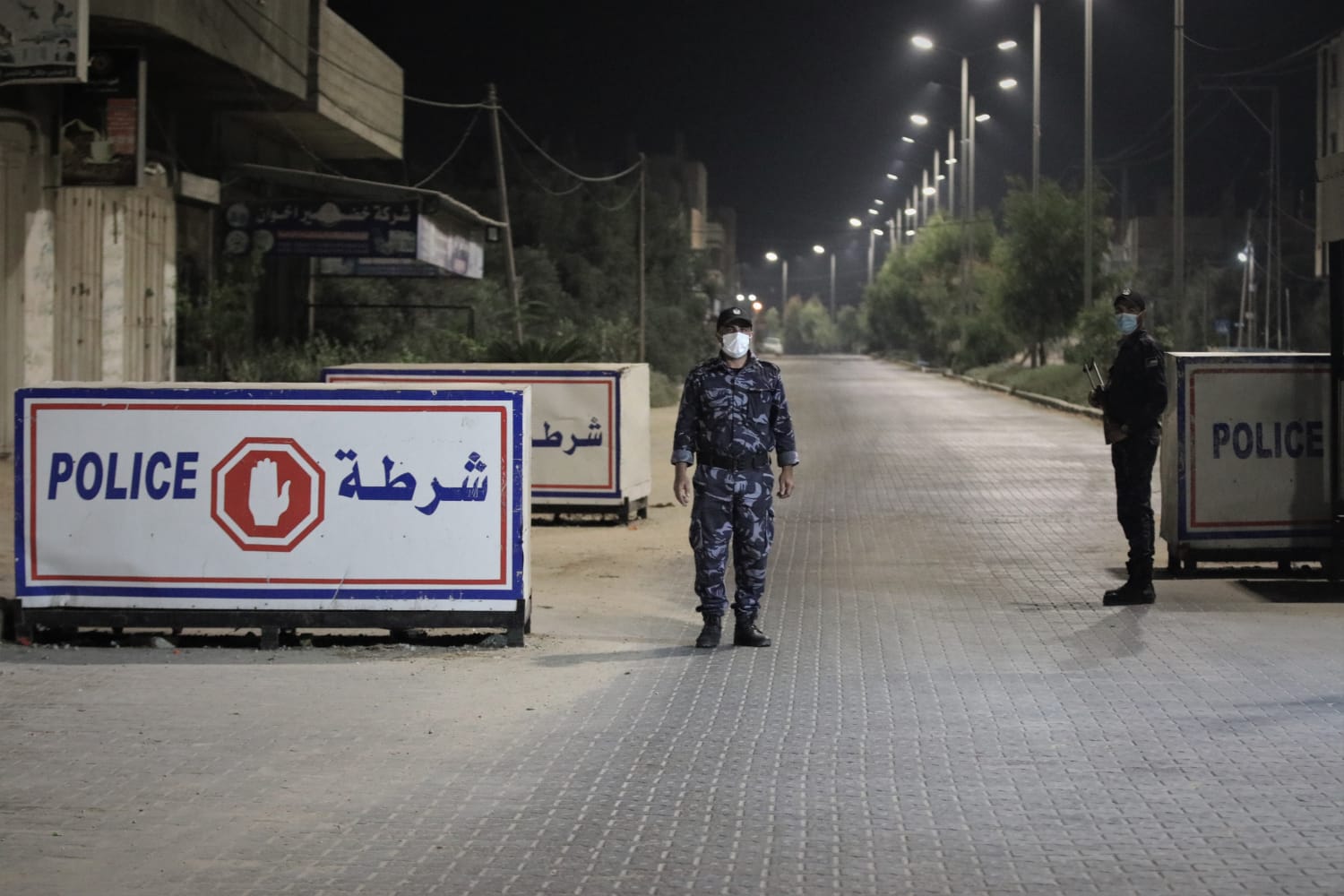 صور ليلية من عمل أجهزة وزارة الداخلية والأمن الوطني، في متابعة تطبيق حظر التجوال في غزة لليوم العاشر على التوالي