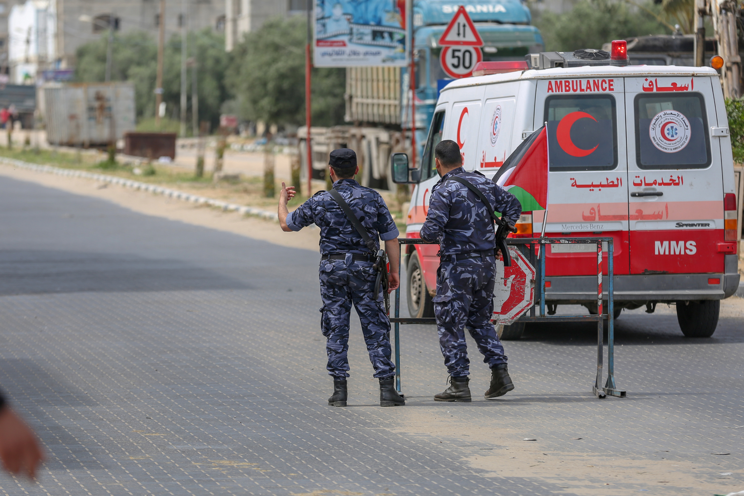 وزارة الداخلية تؤمن وتسهل حركة الجماهير في مسيرات العودة	