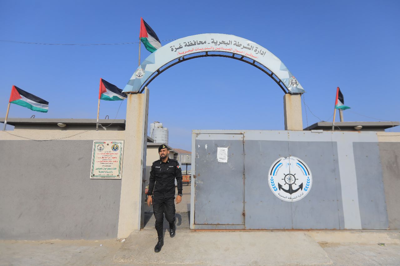 عمل الشرطة البحرية في تأمين البحر والساحل ومتابعة شؤون الصيادين 