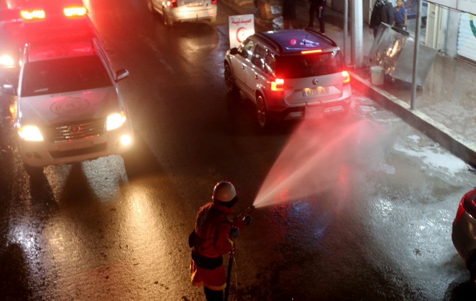 الدفاع المدني يُشارك في مبادرات للتعقيم بمحافظات القطاع لمكافحة جائحة كورونا