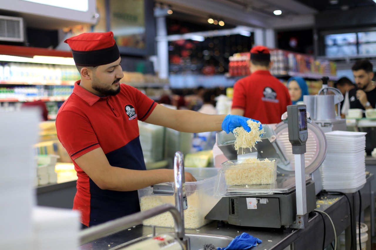 أجواء الحياة في عدد من الأماكن العامة بغزة 