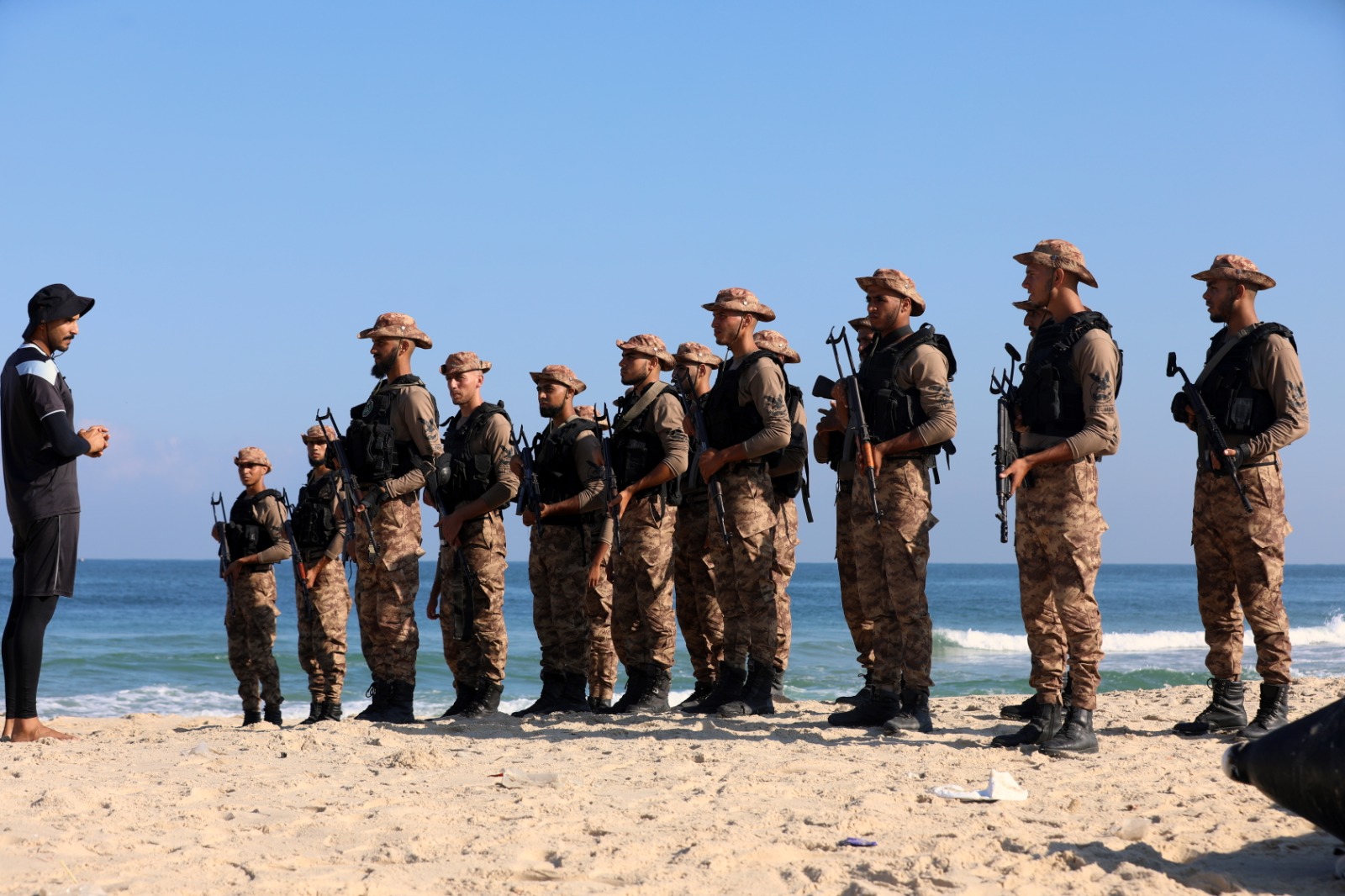 تدريبات دورة "الصاعقة الثالثة" لطلاب كلية الرباط بخان يونس